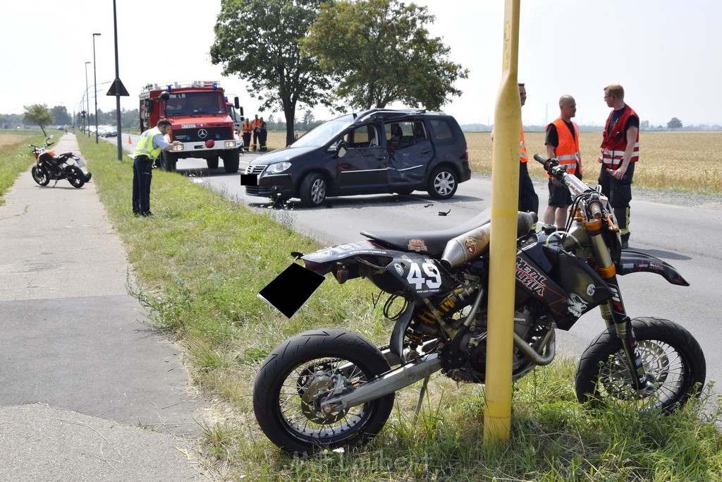 Schwerer Krad Pkw Unfall Koeln Porz Libur Liburer Landstr (Krad Fahrer nach Tagen verstorben) P045.JPG - Miklos Laubert